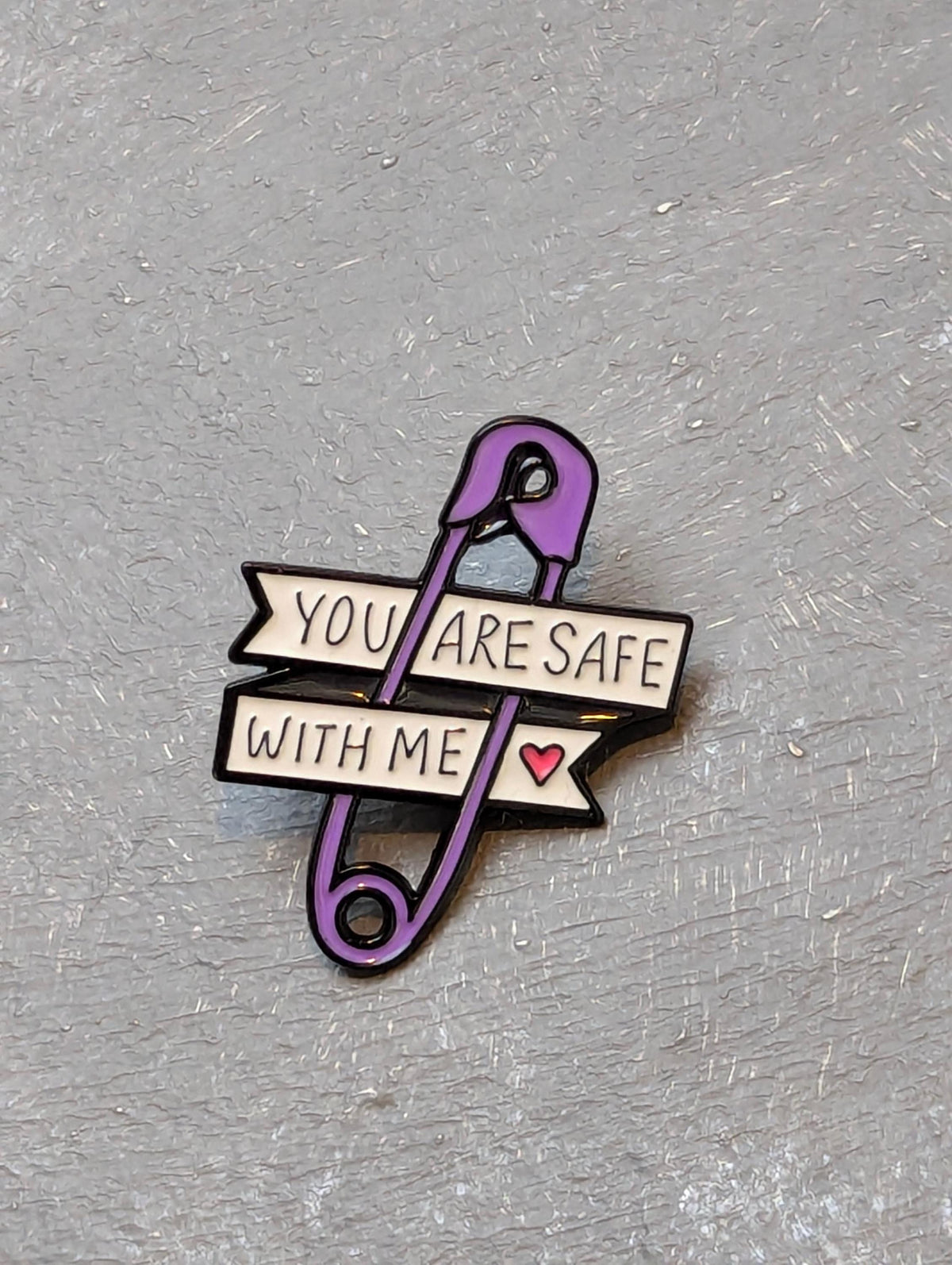 Pins épingle à nourrice message "You Are Safe With Me" badge émail violet allié LGBT