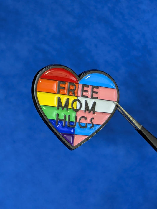 Pin's émail coeur "câlins gratuits d'une maman", badge drapeau arc-en-ciel et transgenre pour allié LGBTQ+