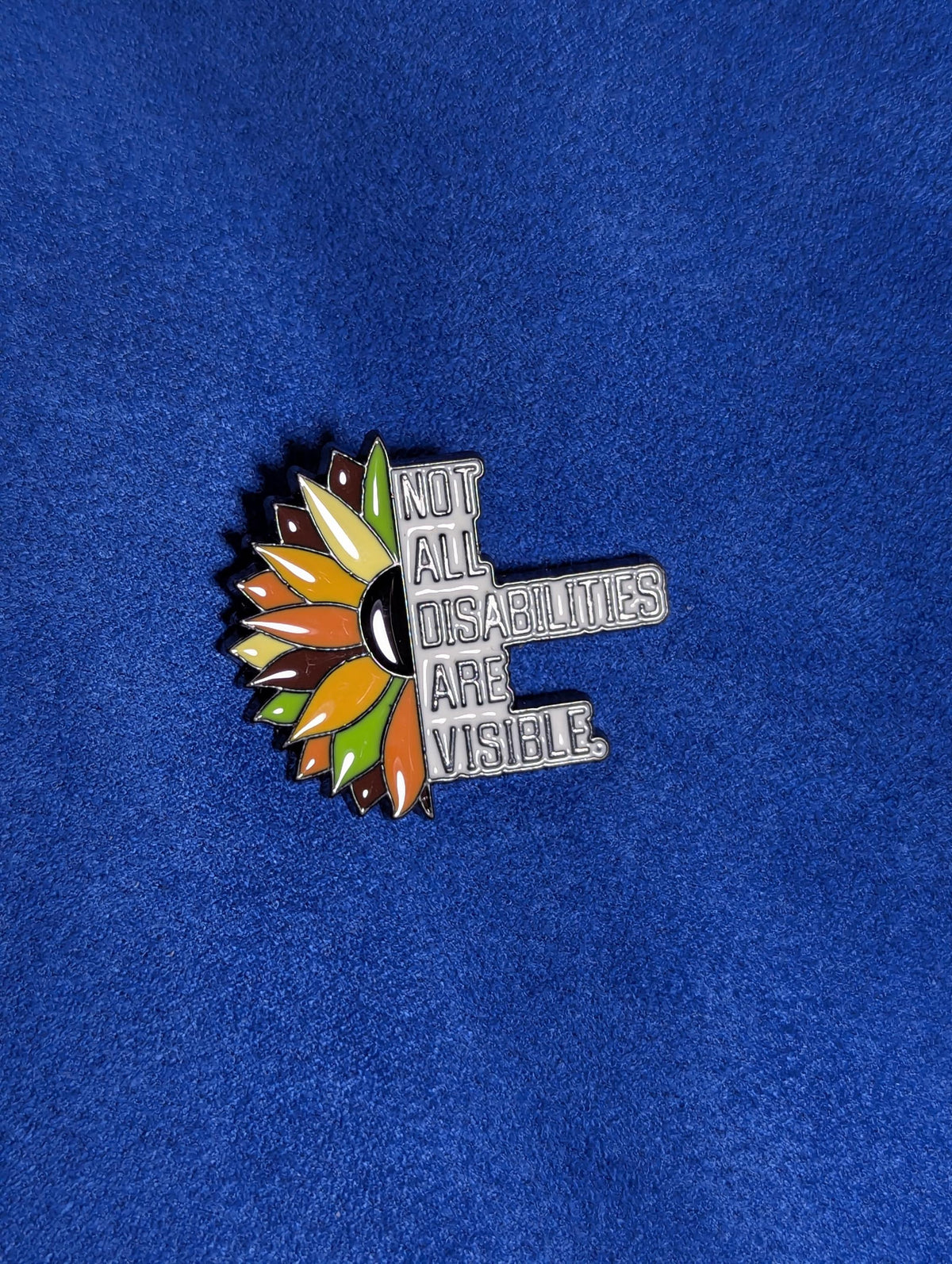 Pins handicap invisible tournesol en émail, insigne sensibilisation maladie chronique, broche inclusive fleur, badge métal