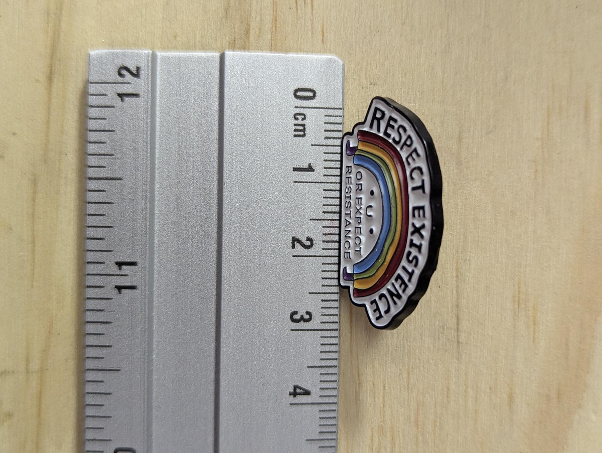 Pin's émail allié LGBT "Respect Existence", badge arc-en-ciel engagé antiFa