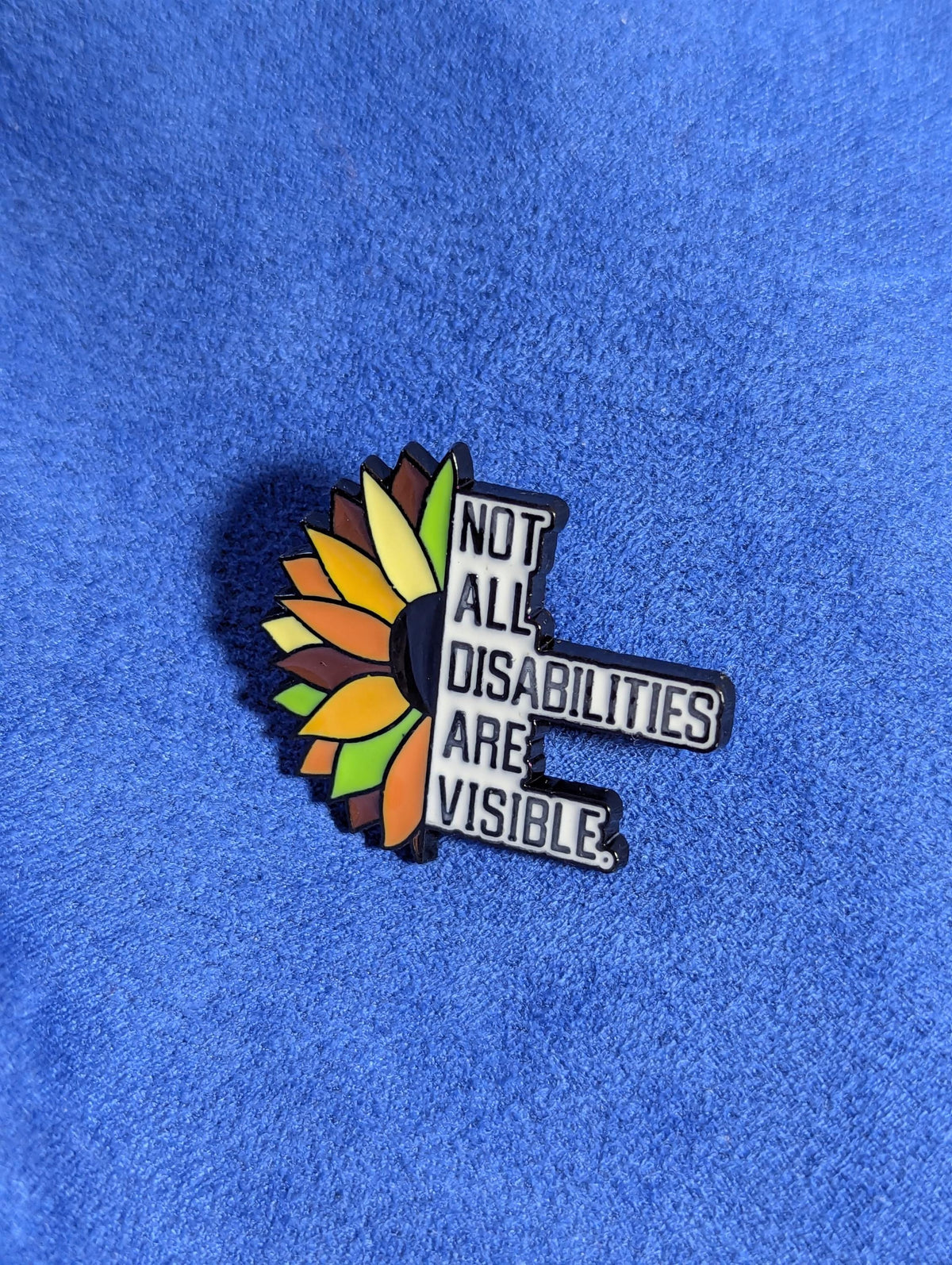 Pins handicap invisible tournesol en émail, insigne sensibilisation maladie chronique, broche inclusive fleur, badge métal