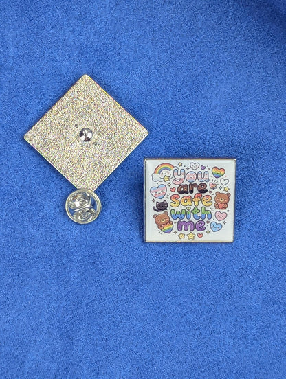 Pin émail carré mignon kawaii "You are safe with me" LGBTQIA allié
