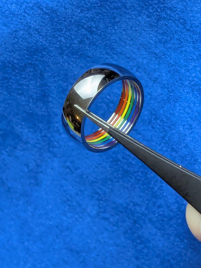 Bague discrète LGBT Pride en Acier Poli – Anneau minimaliste Arc-en-ciel Caché