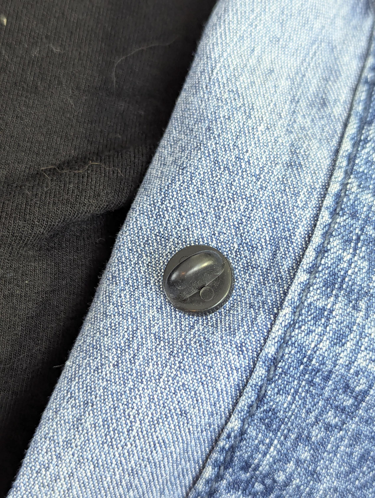 Pin's émail allié LGBT "Respect Existence", badge arc-en-ciel engagé antiFa