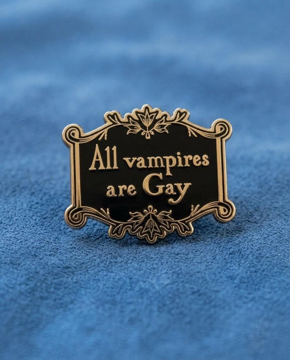 Pin's en émail vampire gay, badge gothique dark academia, Halloween Queer