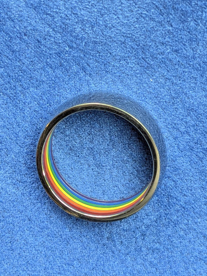 Bague discrète LGBT Pride en Acier Poli – Anneau minimaliste Arc-en-ciel Caché