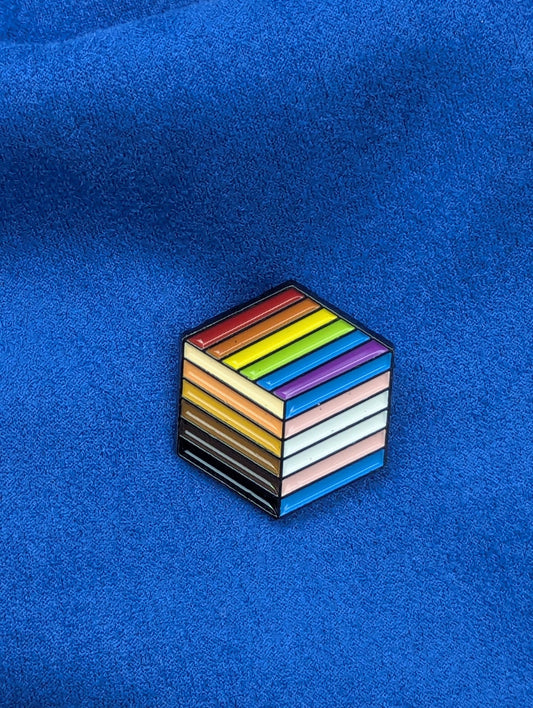 Pins cube 3D drapeau Progress Pride en émail, badge géométrique soutien LGBTQIA+.