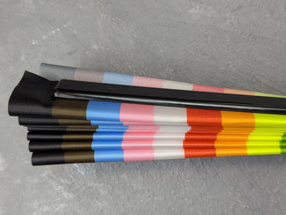Éventail géant pliable "Progress" Pride 66cm, accessoire militant arc-en-ciel, plastique tissu