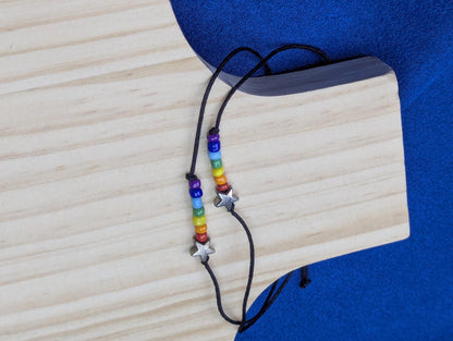 Ensemble de 5 bracelets minimalistes arc-en-ciel à perles, bijou queer LGBT discret ajustable