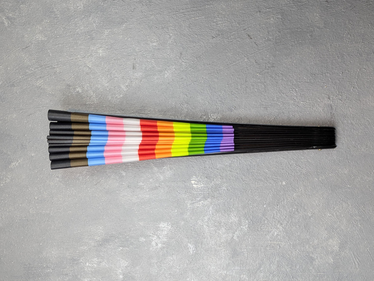 Éventail géant pliable "Progress" Pride 66cm, accessoire militant arc-en-ciel, plastique tissu