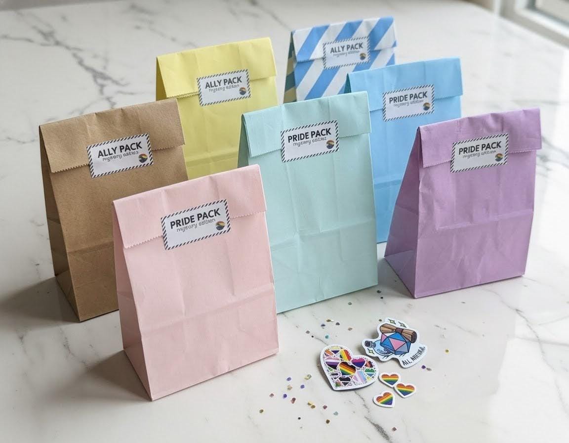 Sachet surprise Allié LGBTQ+ pins badges stickers accessoires arc-en-ciel exclusifs allié et queer