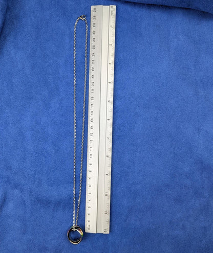 Collier double anneau entrelacé arc-en-ciel. Pendentif acier inoxydable. Bijou fierté unisexe